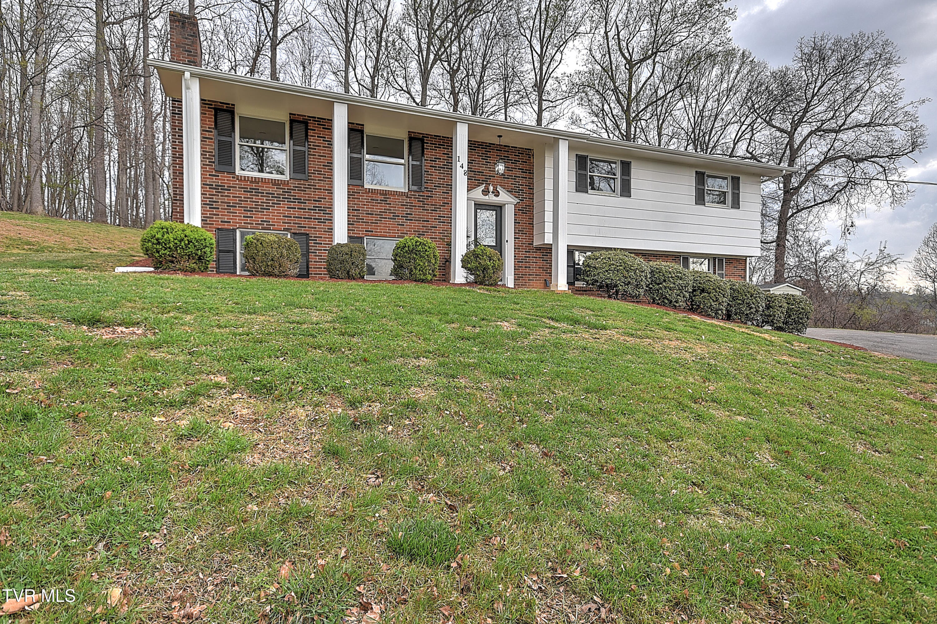 148 Whitehills Road Kingsport, TN 37660 - Photo 2 of 58 148 Whitehills ES-2