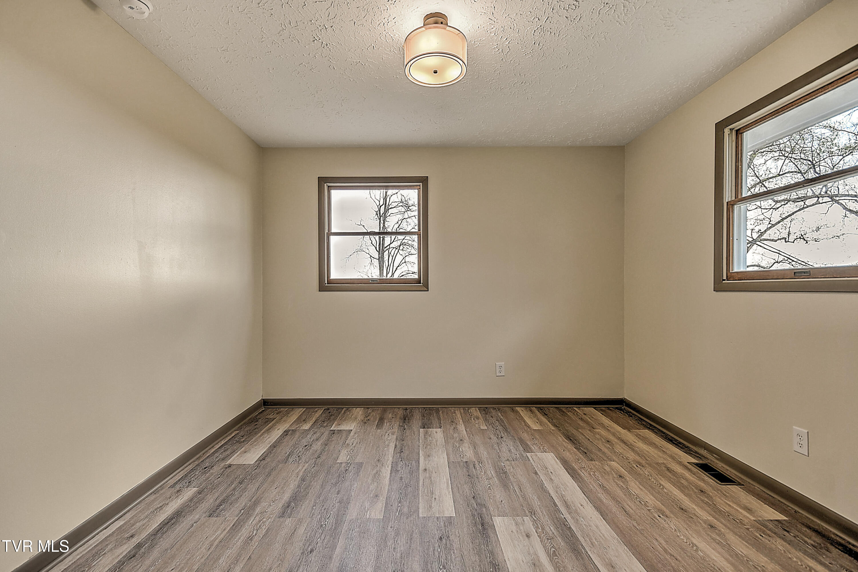 148 Whitehills Road Kingsport, TN 37660 - Photo 29 of 58 148 Whitehills ES-26