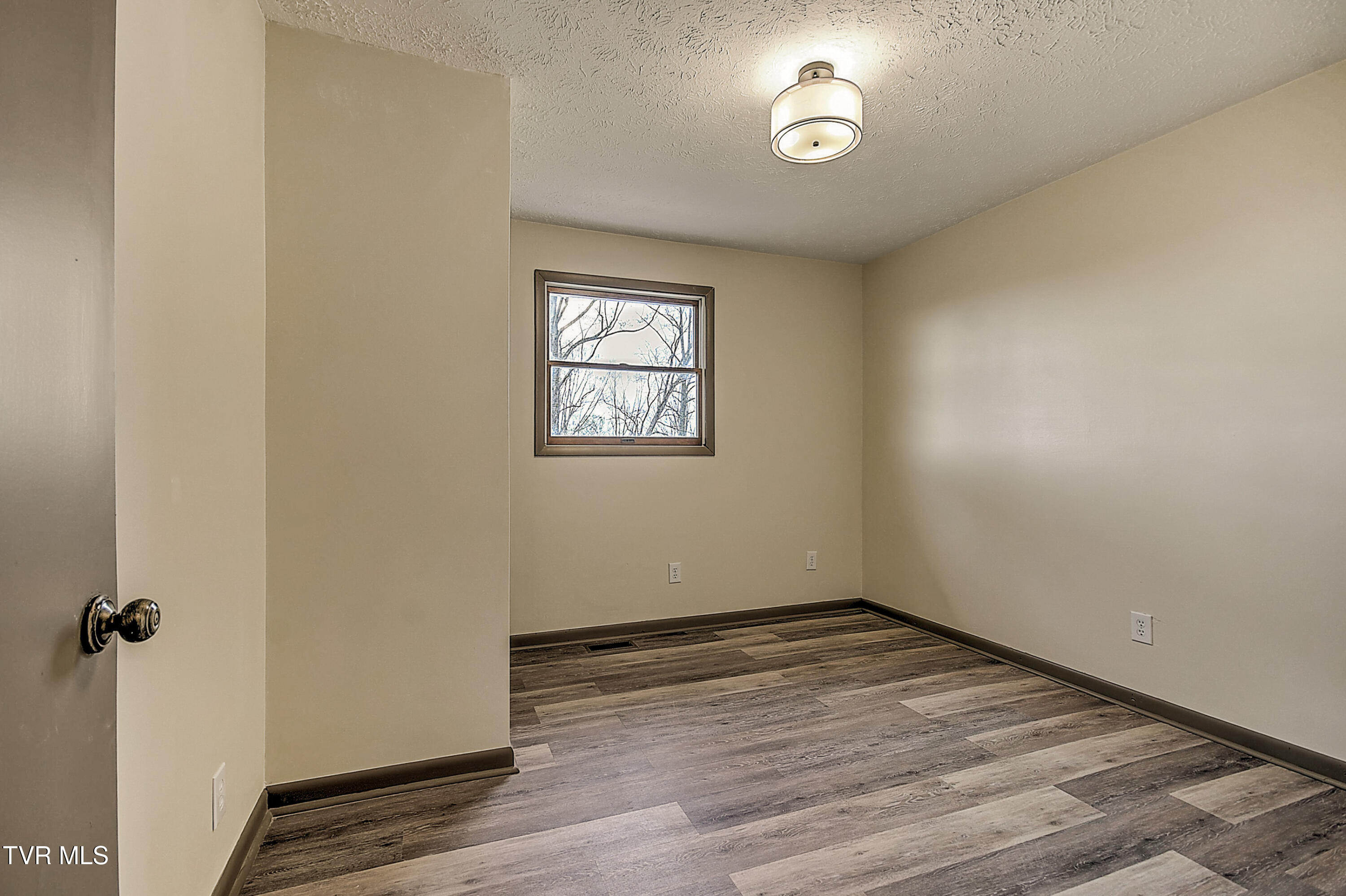 148 Whitehills Road Kingsport, TN 37660 - Photo 32 of 58 148 Whitehills ES-29