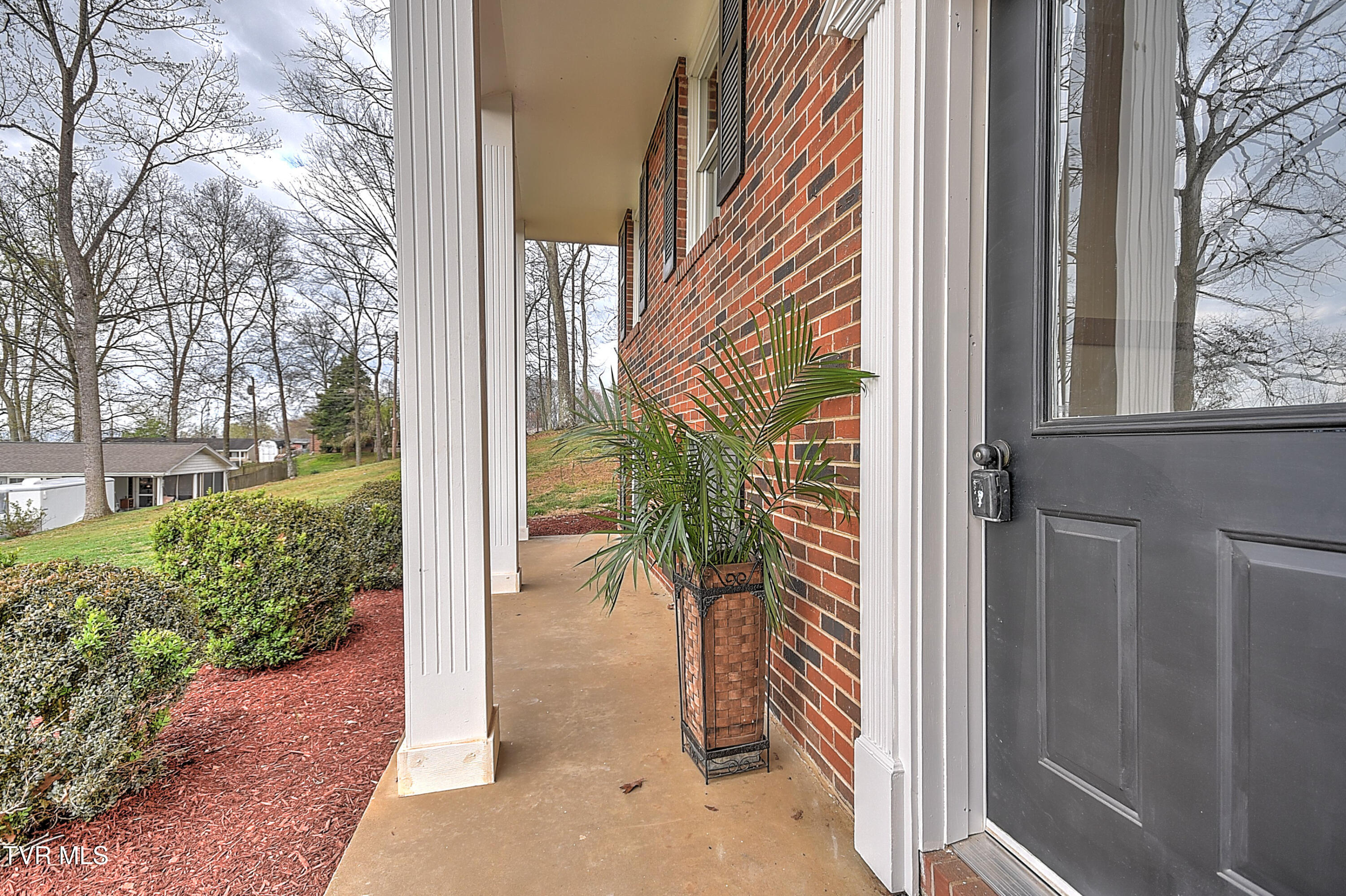 148 Whitehills Road Kingsport, TN 37660 - Photo 5 of 58 148 Whitehills ES-5