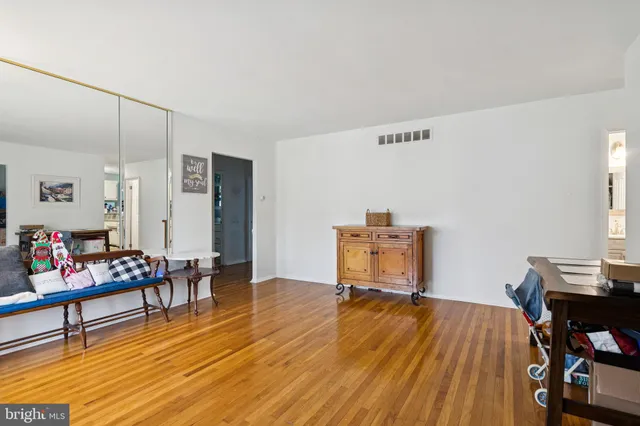 $405,000 | 323 Westminster Boulevard, Blackwood, NJ 08012