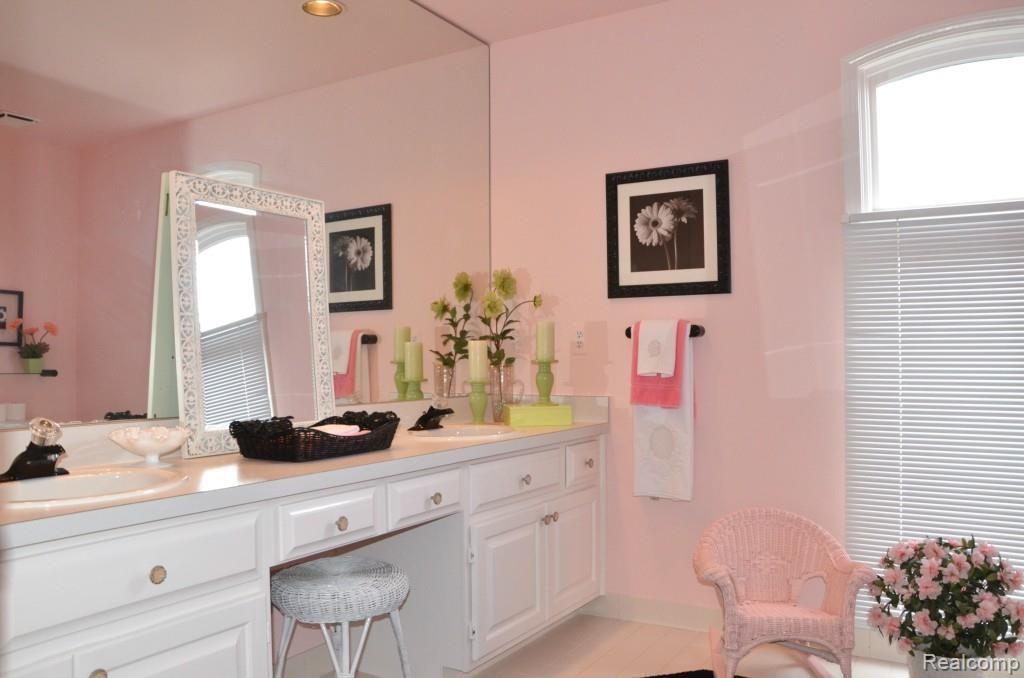 5806 Wellwood Drive Rochester, MI 48306 - Photo 38 of 76 Bedroom #5 or Au Pair En Suite