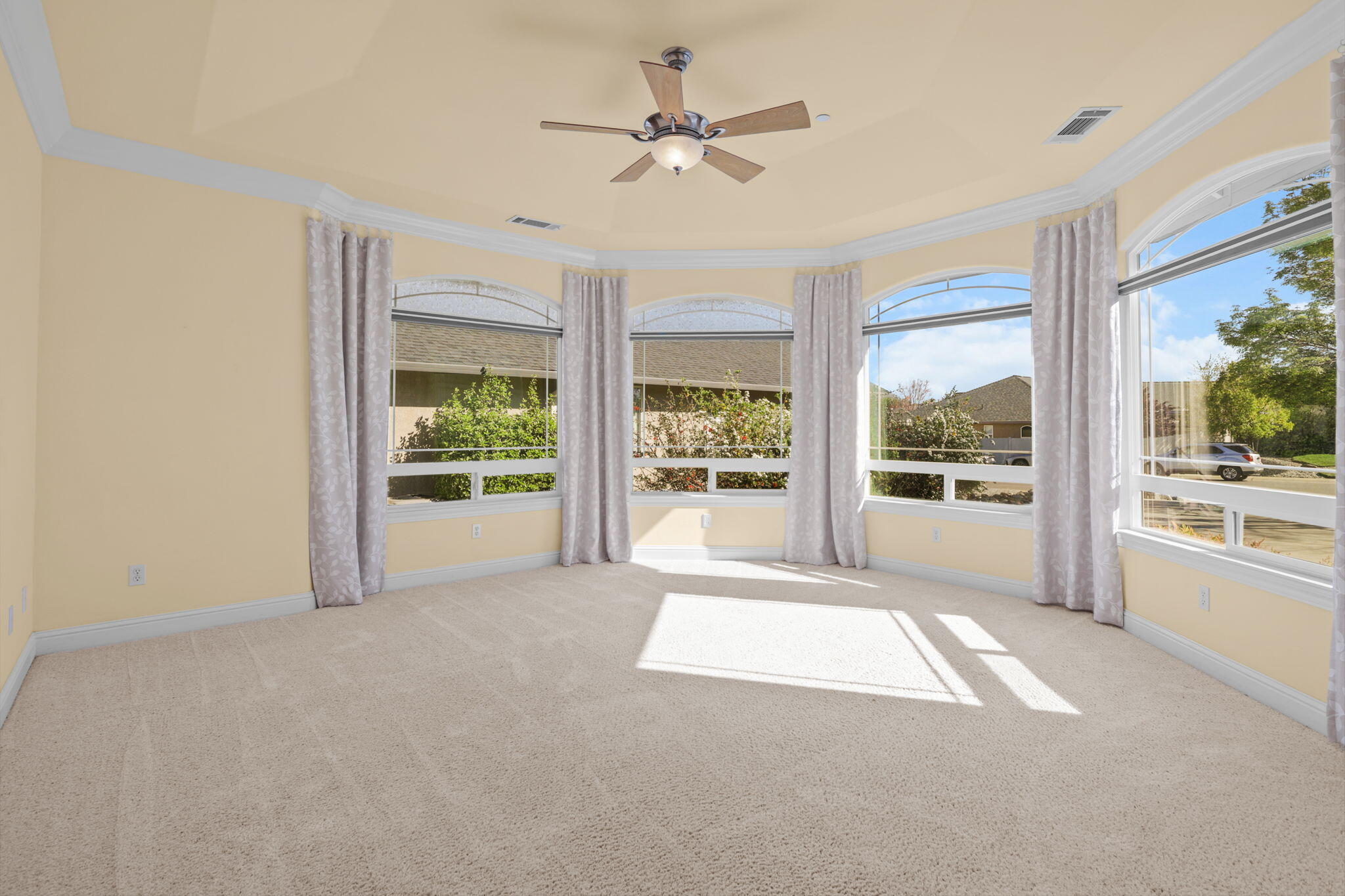 2110 Cadjew Street Redding, CA 96003 - Photo 20 of 61 Front room.
