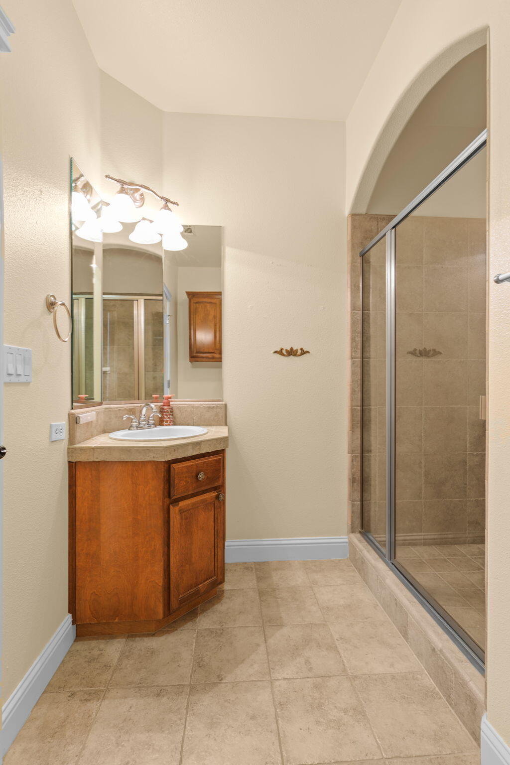 2110 Cadjew Street Redding, CA 96003 - Photo 27 of 61 Guest bathroom