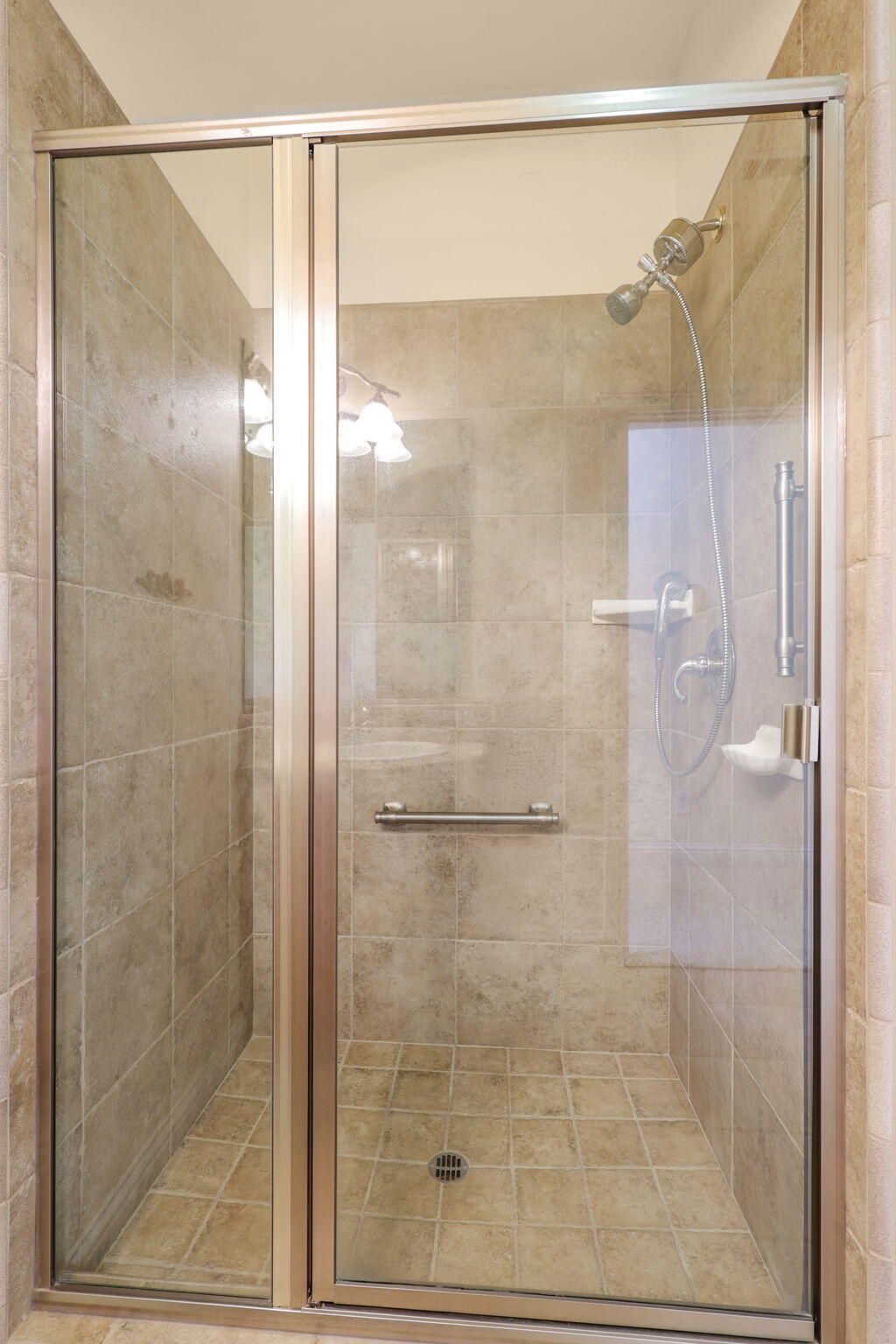 2110 Cadjew Street Redding, CA 96003 - Photo 30 of 61 Guest bath