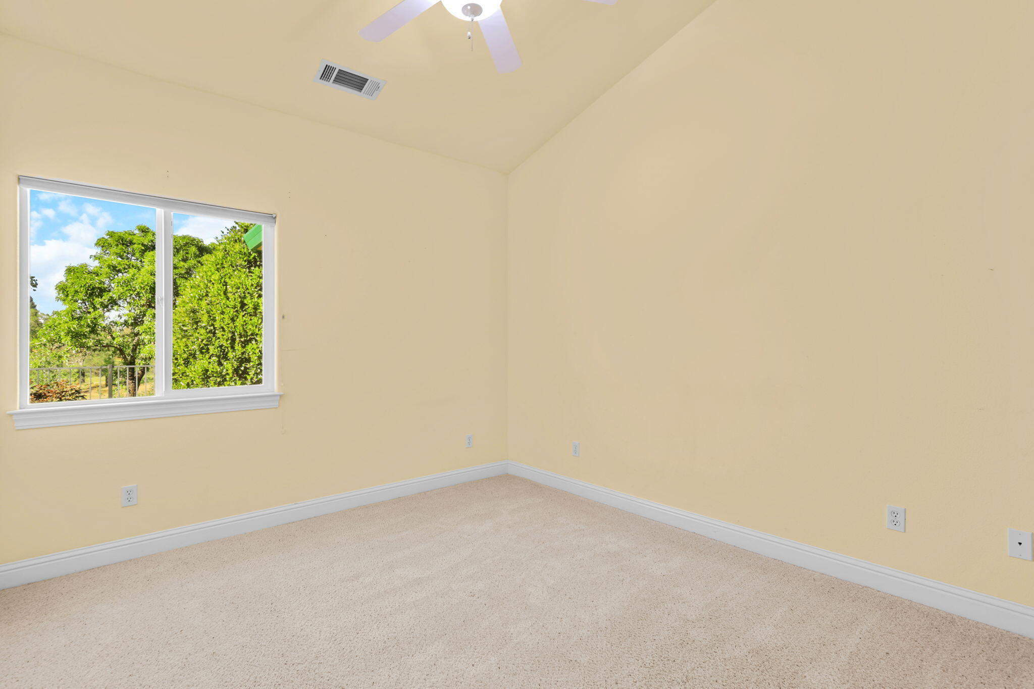 2110 Cadjew Street Redding, CA 96003 - Photo 33 of 61 Large bedrooms