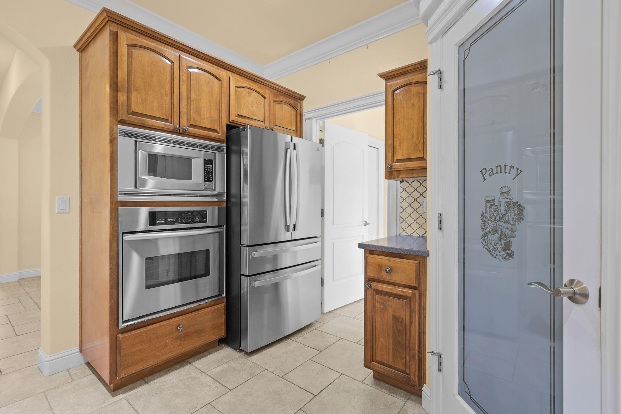 2110 Cadjew Street Redding, CA 96003 - Photo 7 of 61 Newer refridgerator