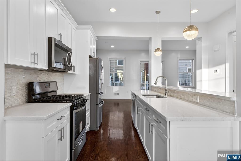 215 Roosevelt Drive Wood-Ridge, NJ 07075 - Photo 11 of 50