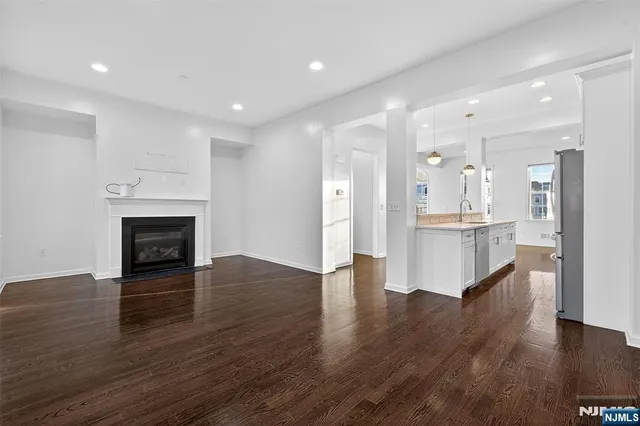 a close up view of a washer and dryer