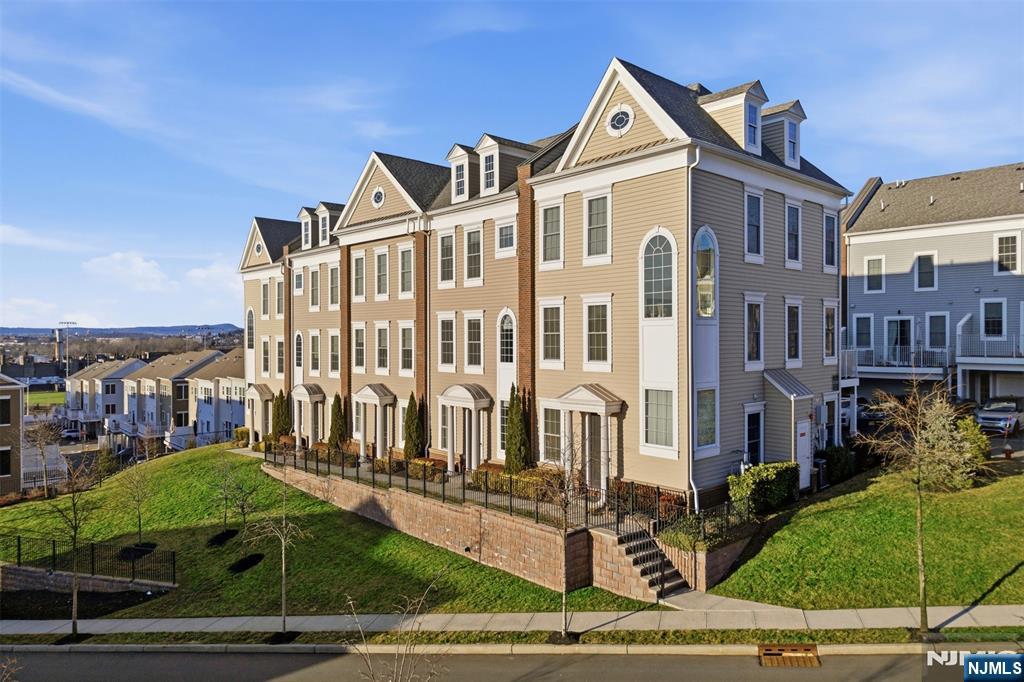 215 Roosevelt Drive Wood-Ridge, NJ 07075 - Photo 2 of 50