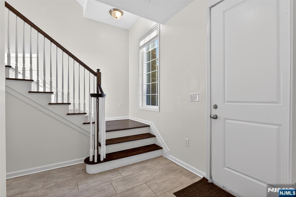 215 Roosevelt Drive Wood-Ridge, NJ 07075 - Photo 4 of 50