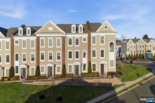 $4,800 | 215 Roosevelt Drive, Wood-Ridge, NJ 07075