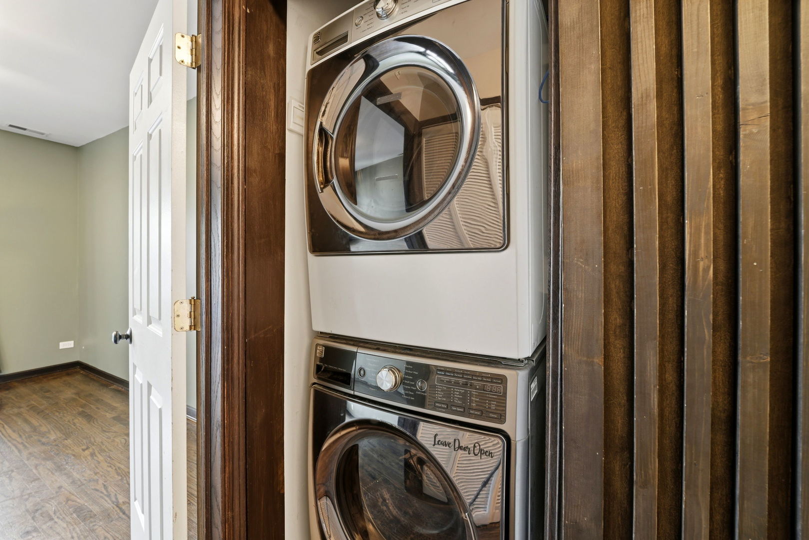 619 North Racine Avenue, Unit 1 Chicago, IL 60642 - Photo 30 of 36 a utility room with dryer and washer