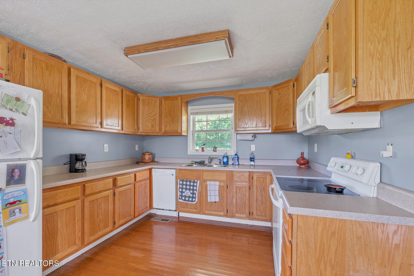 1565 Ellejoy Road Seymour, TN 37865 - Photo 5 of 27 a kitchen with stainless steel appliances granite countertop a sink and cabinets