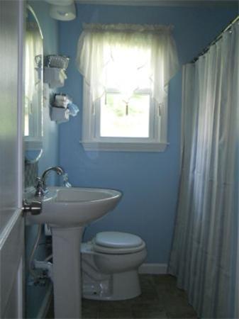 23 Lancashire Road Springfield, MA 01107 - Photo 8 of 10 Gallery Image 8