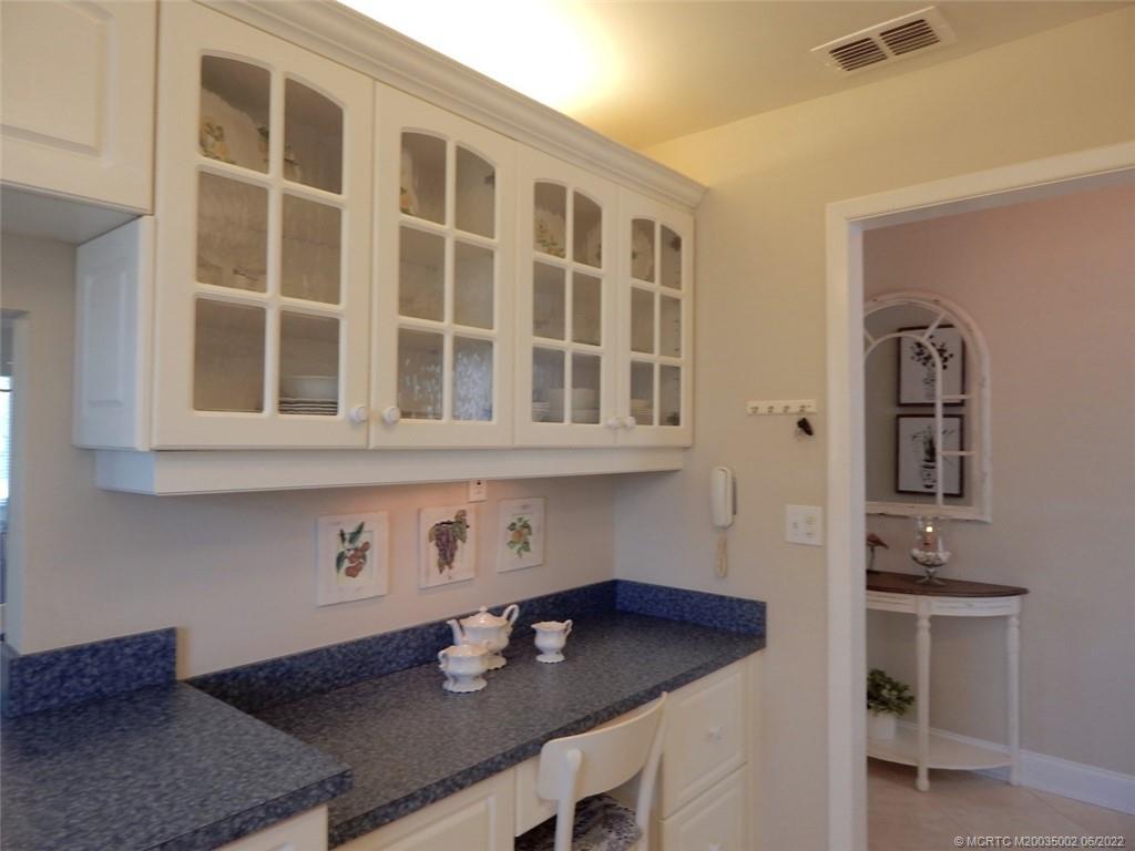 2950 Southeast Ocean Boulevard, Unit 74 Stuart, FL 34996 - Photo 5 of 39 a dining room with a table and chairs