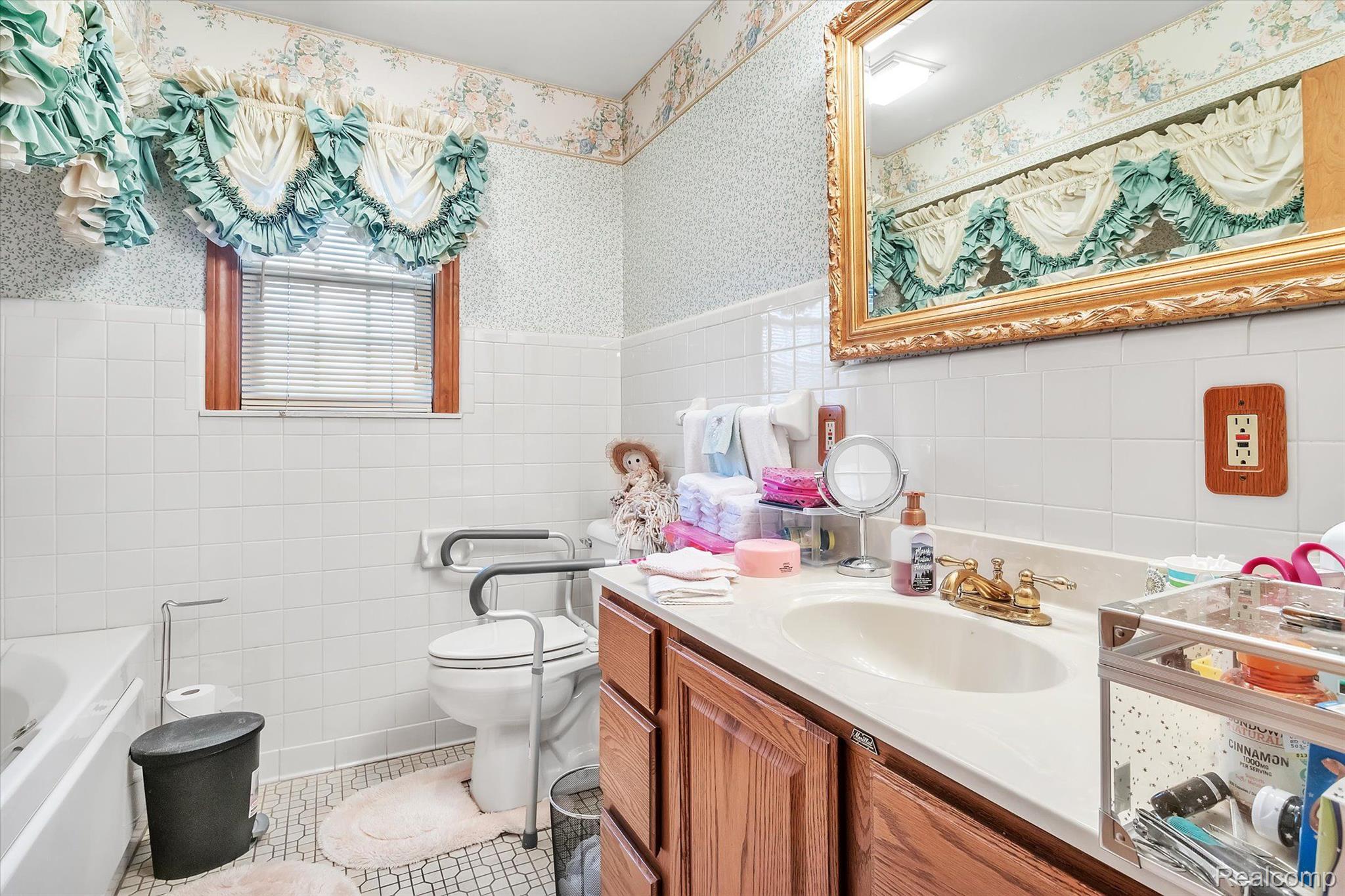 23700 Clark Road Belleville, MI 48111 - Photo 29 of 58 Master Bathroom with Jacuzzi Tub