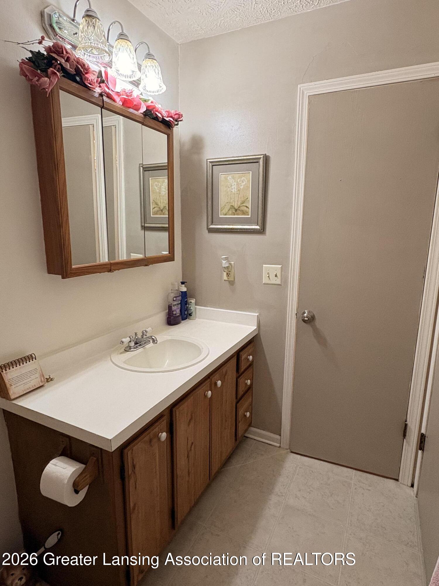 3012 Ingham Street Lansing, MI 48911 - Photo 18 of 30 Full Bath