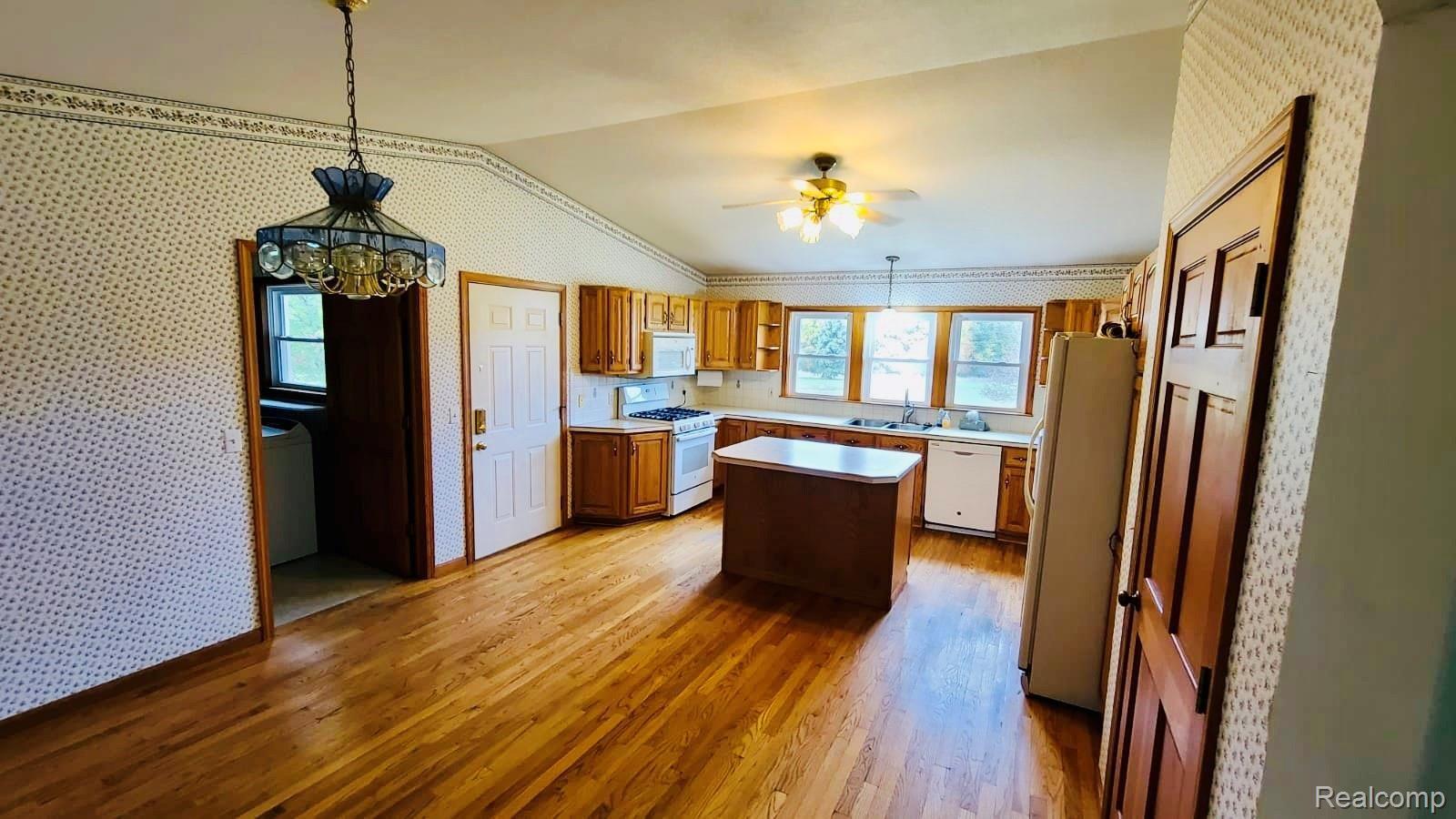 10149 County Line Road Goodrich, MI 48438 - Photo 5 of 43 IMG_2785.jpg