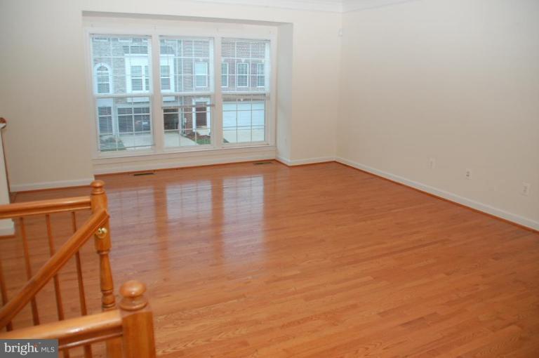 2315 Abby Road Edgewater, MD 21037 - Photo 5 of 13 Living Room
