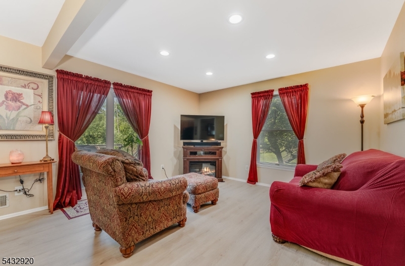 34 Pond Ridge Drive Clinton, NJ 08809 - Photo 19 of 41
