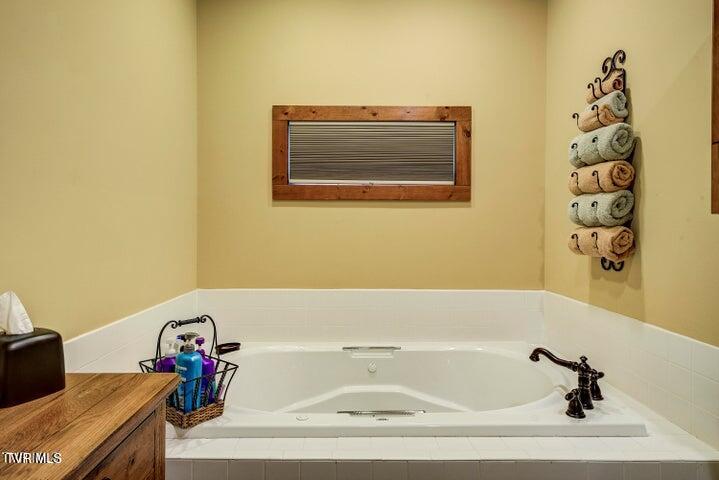 301 Cabin Orchard Road Erwin, TN 37650 - Photo 14 of 38 20240628193932772524000000-o
