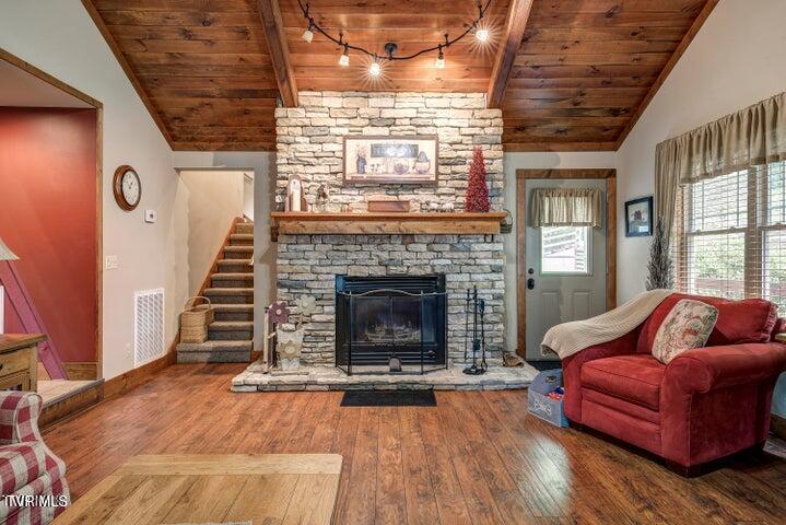 301 Cabin Orchard Road Erwin, TN 37650 - Photo 7 of 38 20240628193822474359000000-o