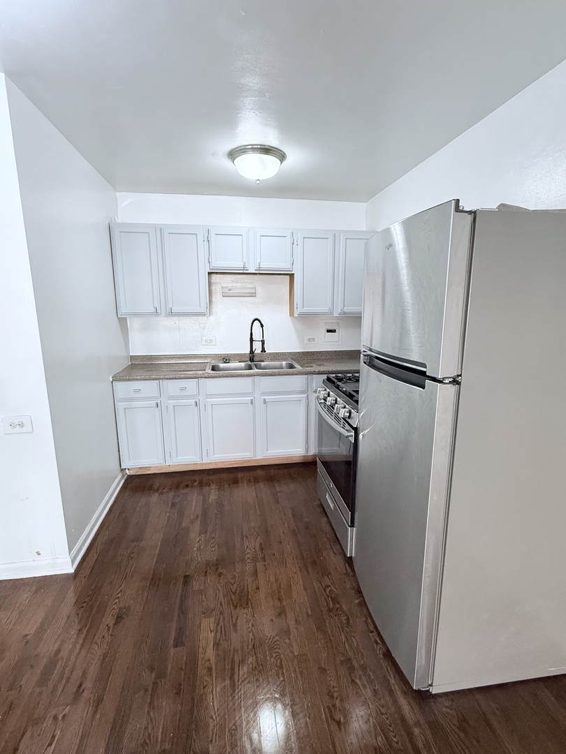 2409 West Balmoral Avenue, Unit 2D Chicago, IL 60625 - Photo 8 of 10