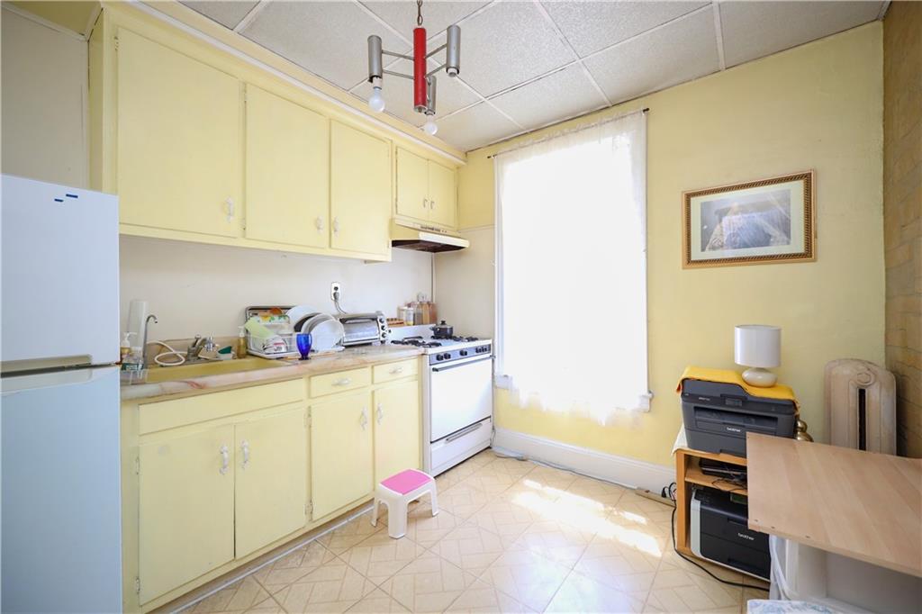 1018 64th Street Brooklyn, NY 11219 - Photo 19 of 28