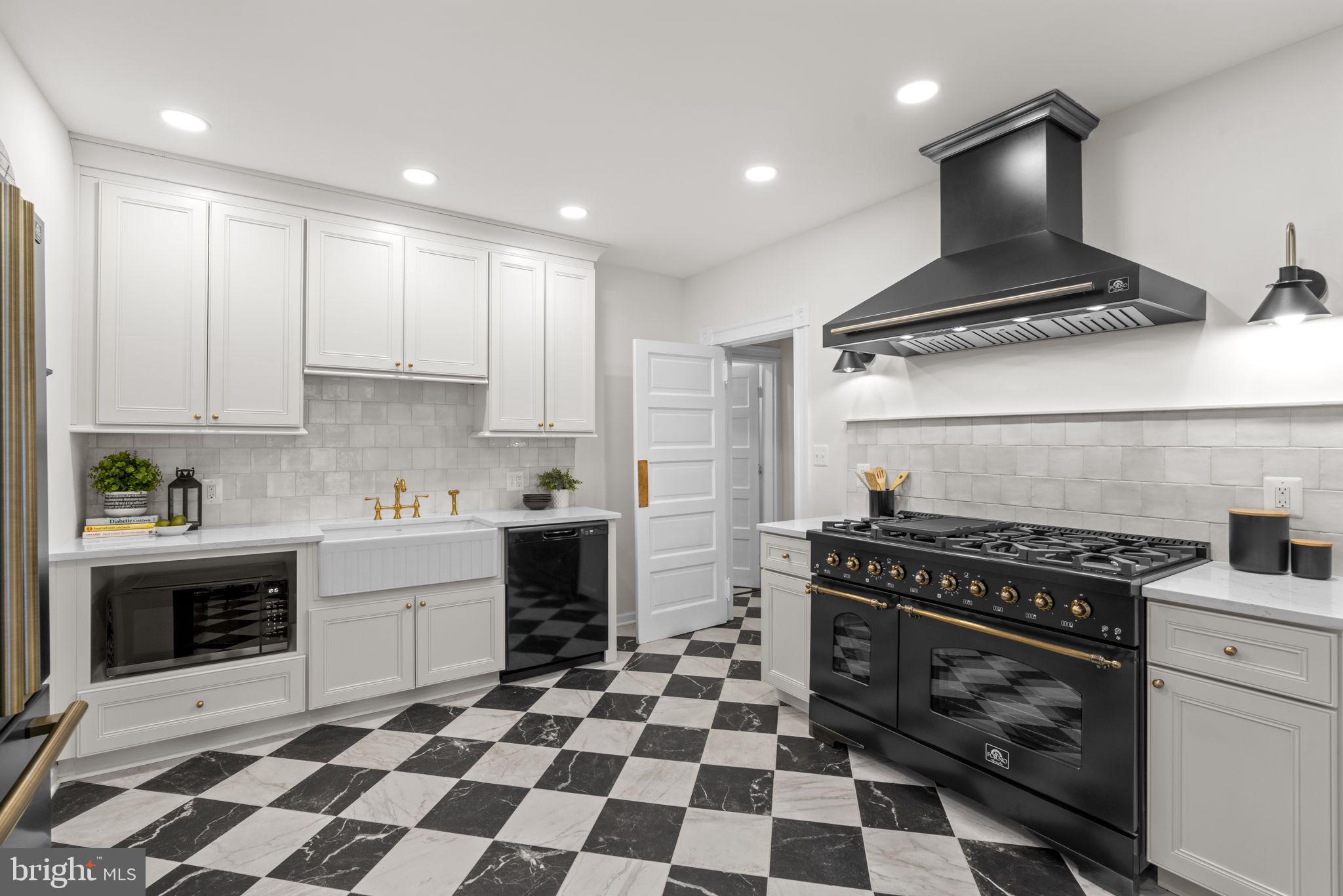 702 Deepdene Road Baltimore, MD 21210 - Photo 3 of 46