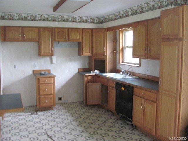 4185 Jones Road North Branch, MI 48461 - Photo 3 of 8 8Kitchen