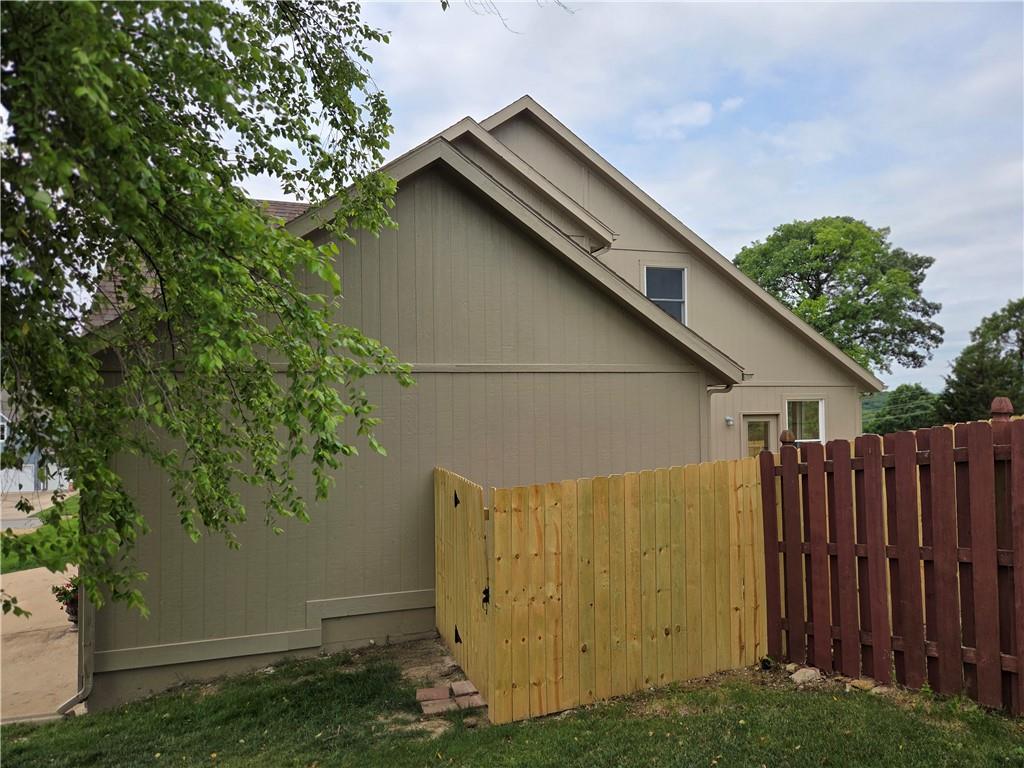 7024 Constance Street Shawnee, KS 66216 - Photo 4 of 51