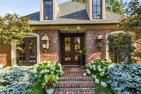 $2,100,000 | 2211 West 69th Terrace, Mission Hills, KS 66208