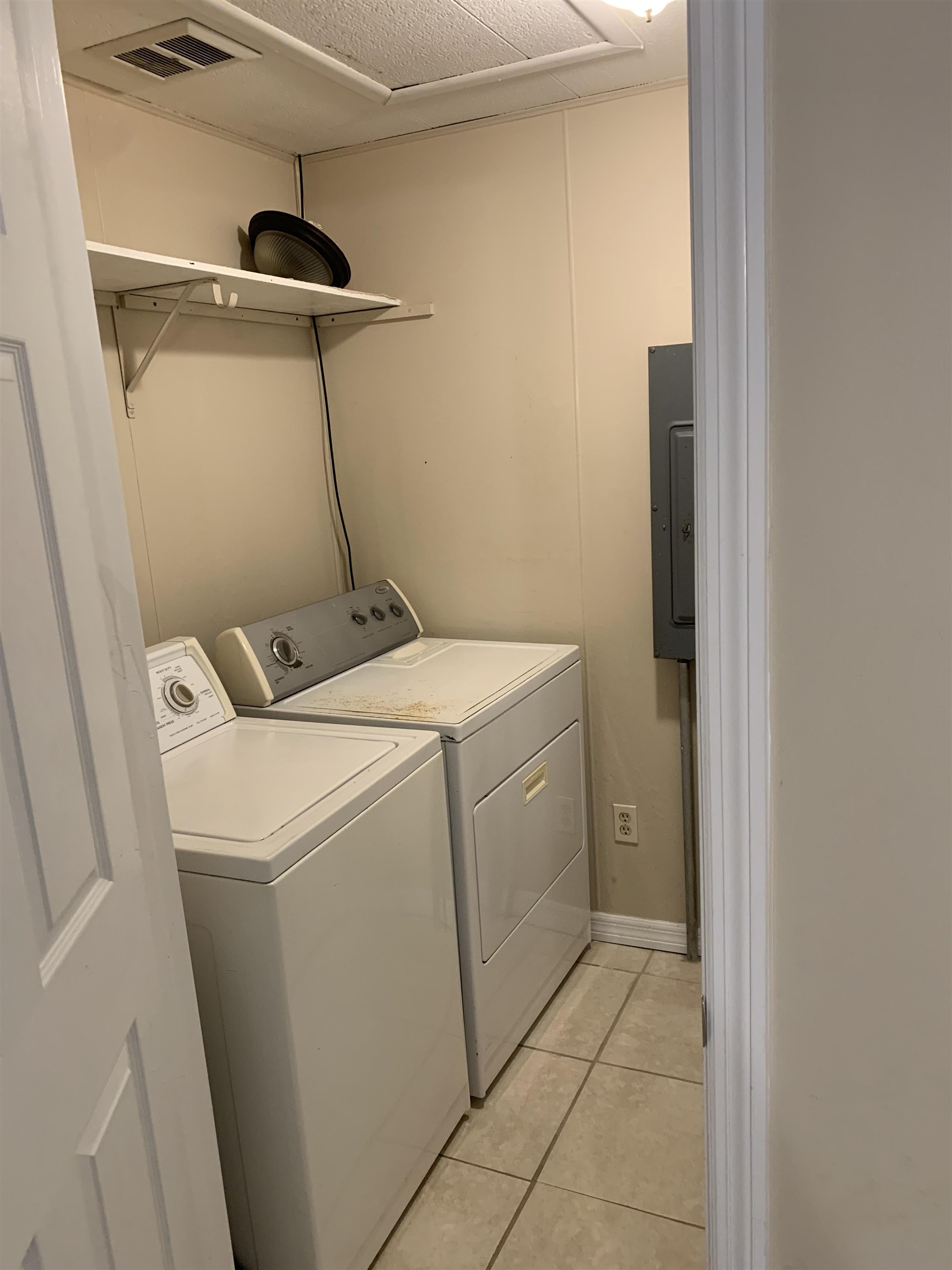 916 Palermo Road St. Augustine, FL 32086 - Photo 9 of 21 a utility room with dryer and washer