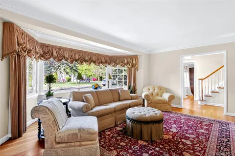 $2,298,000 | 34 Longridge Road, Manhasset, NY 11030