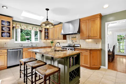 $2,298,000 | 34 Longridge Road, Manhasset, NY 11030