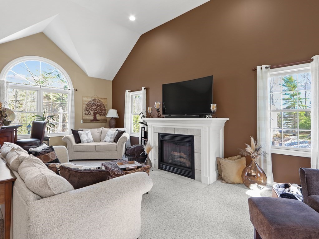 12 South Road Sturbridge, MA 01566 - Photo 3 of 42 Gallery Image 3