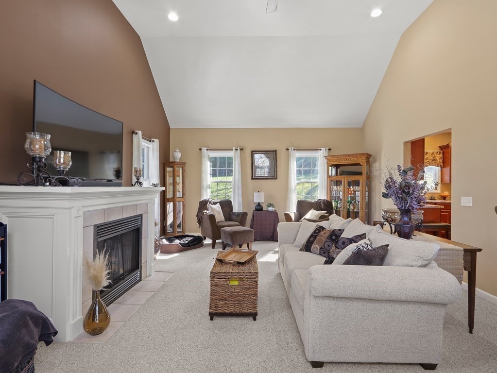 12 South Road Sturbridge, MA 01566 - Photo 4 of 42 Gallery Image 4