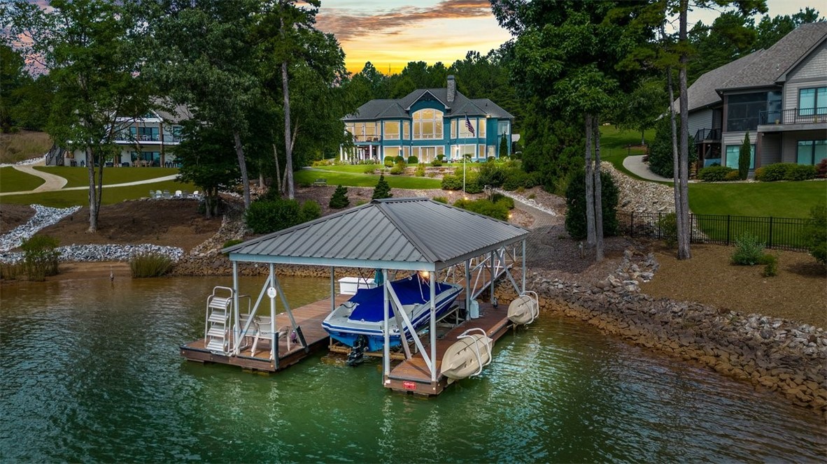 357 Stardust Lane Seneca, SC 29672 - Photo 4 of 40 Gentle slope from house to boat dock