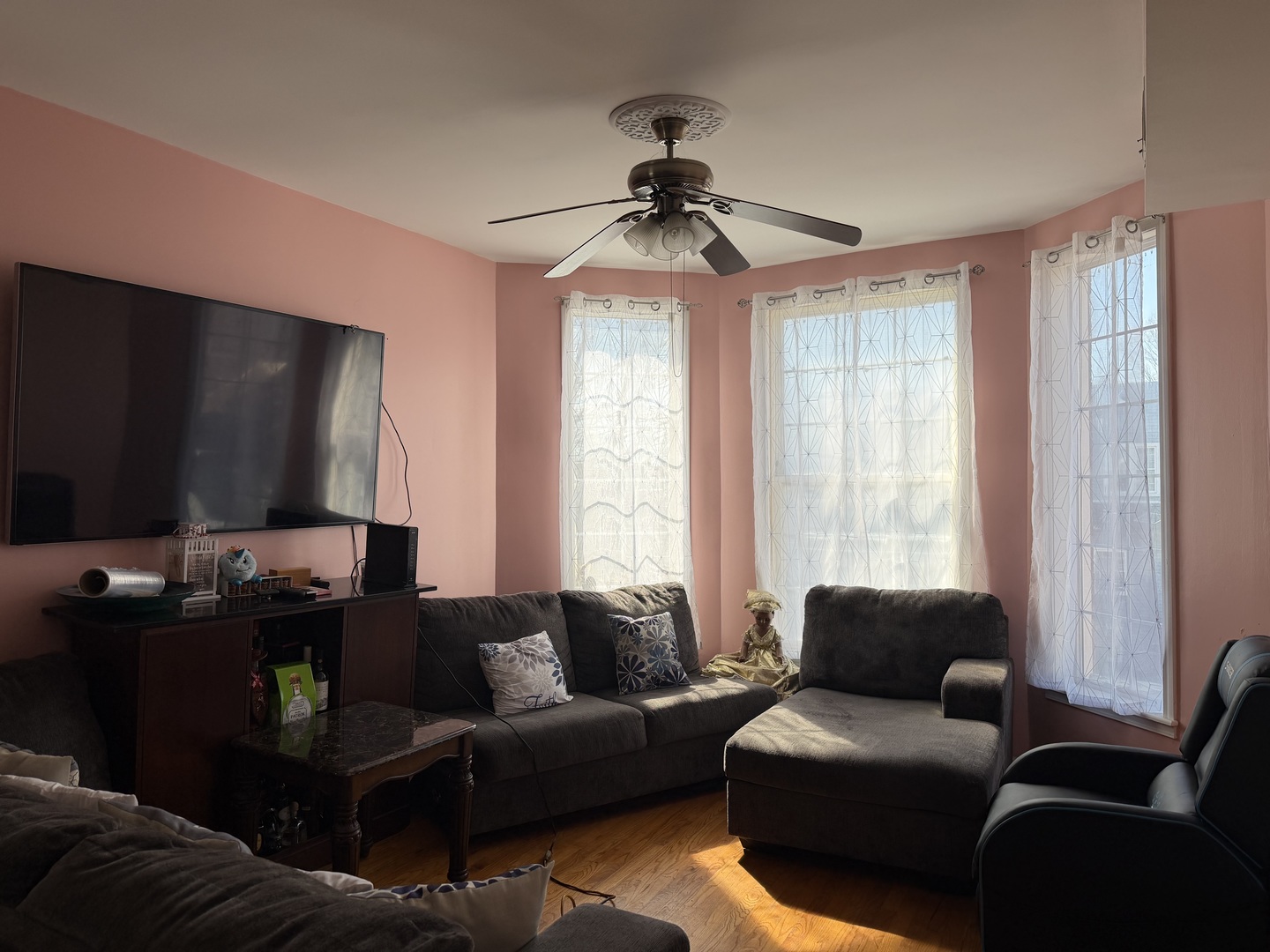 10045 South Ave M Chicago, IL 60617 - Photo 3 of 25 a living room with furniture and a flat screen tv