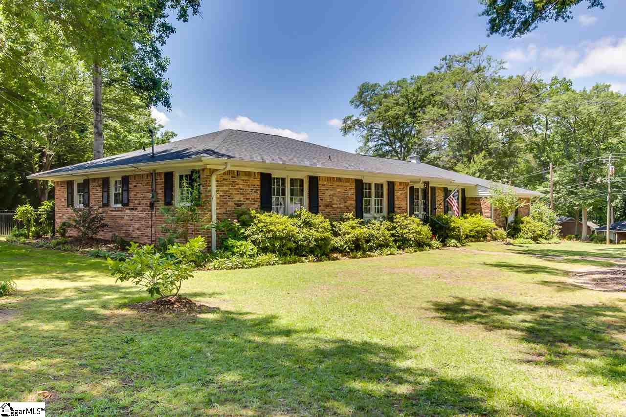 16 Rollingreen Road Greenville, SC 29615 - Photo 1 of 36 Gallery Image 1