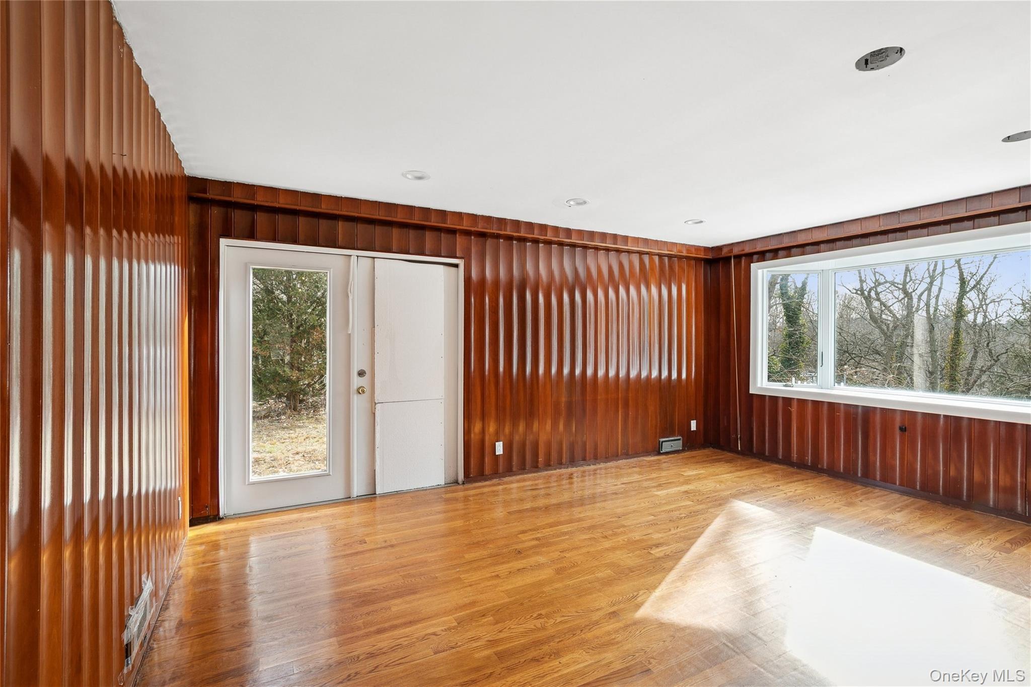 549 Woodbury Road Cold Spring Harbor, NY 11724 - Photo 28 of 49