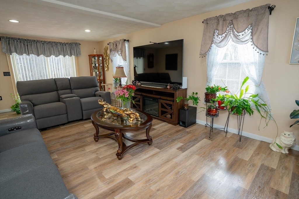 3 Columbia Road Billerica, MA 01821 - Photo 4 of 22