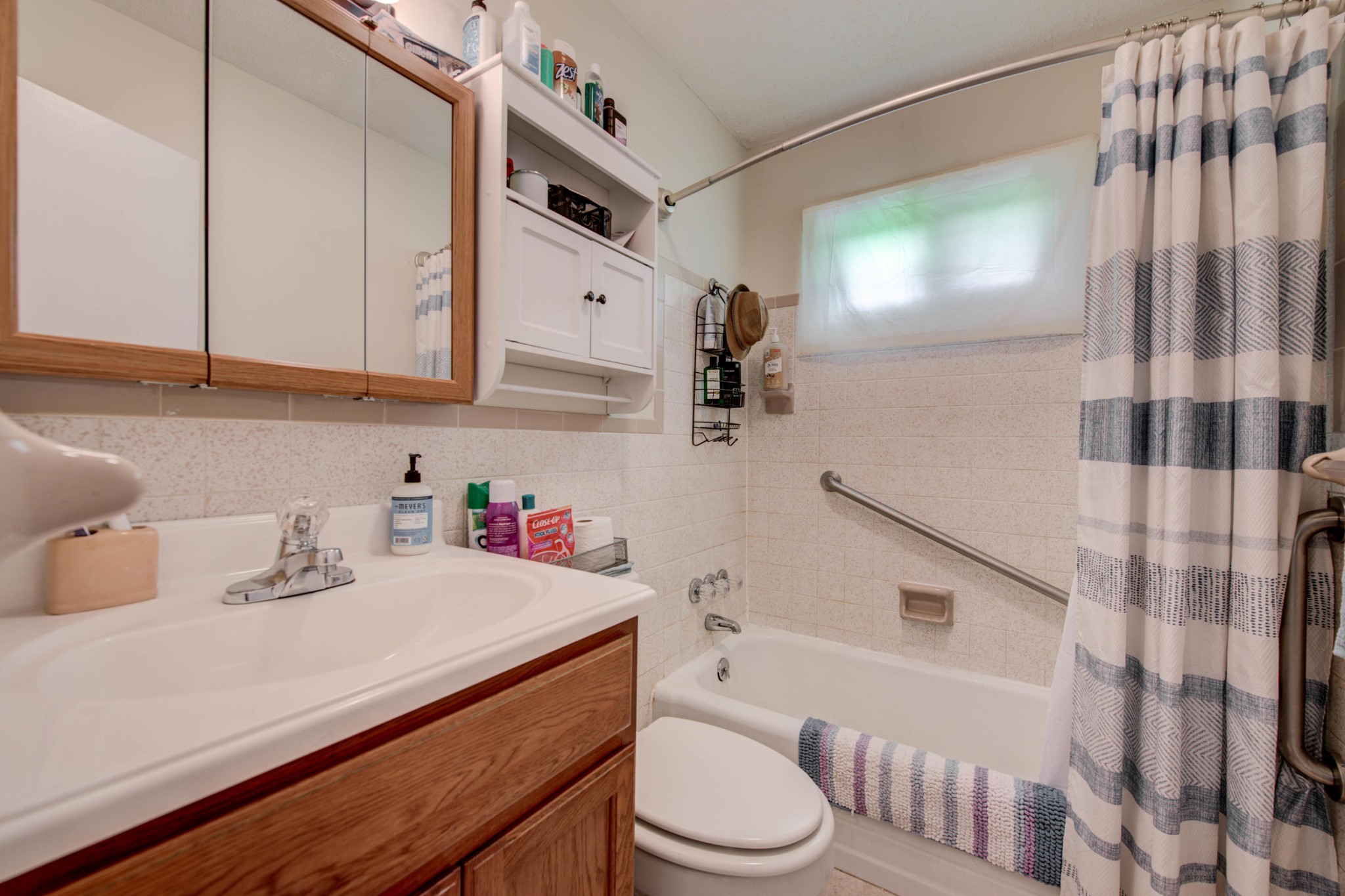 517 Foust Carney Road Powell, TN 37849 - Photo 16 of 28 a bathroom with a sink a toilet and shower