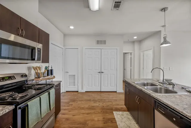 $1,075 | 6725 Circle S Road, Unit B1305, Austin, TX 78745