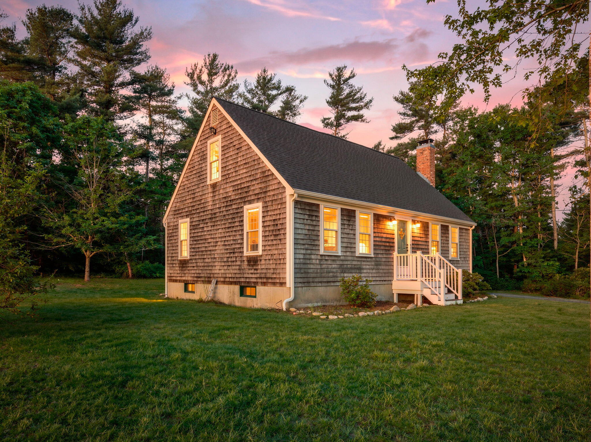 a view of house with backyard