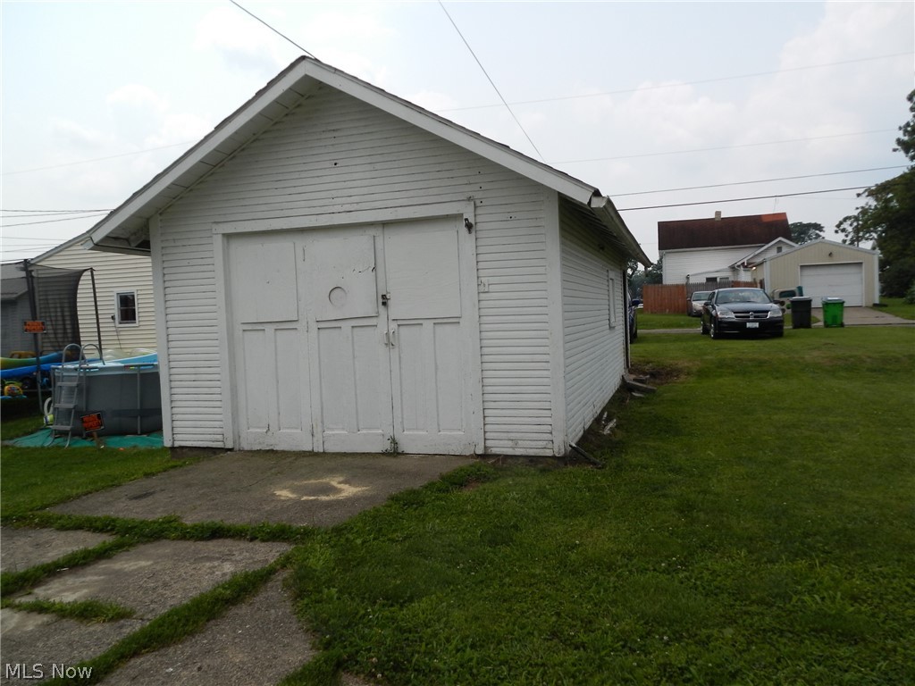 355 South 9th Street Coshocton, OH 43812 - Photo 5 of 35 garage