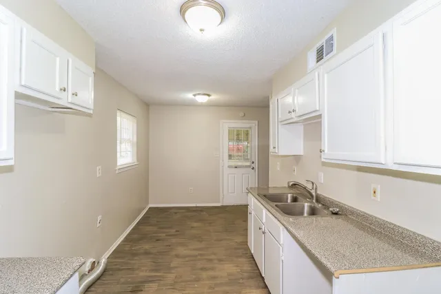 $1,240 | 3883 Winwood Drive, Memphis, TN 38128