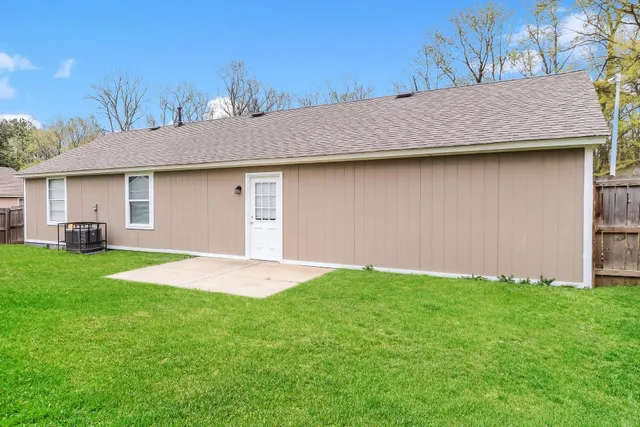 $1,240 | 3883 Winwood Drive, Memphis, TN 38128