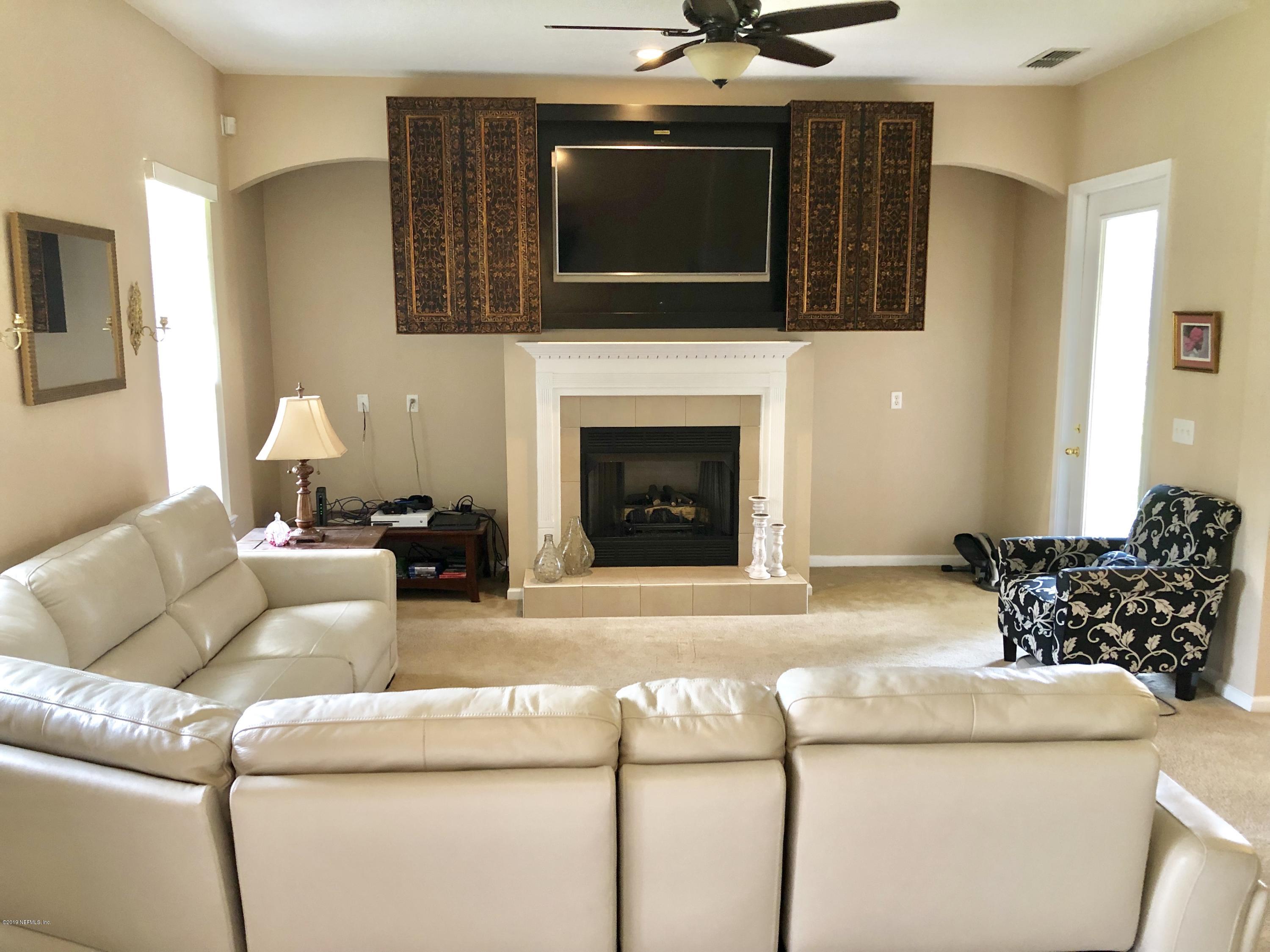 1578 Lockend Road Jacksonville, FL 32221 - Photo 4 of 30 Living Room